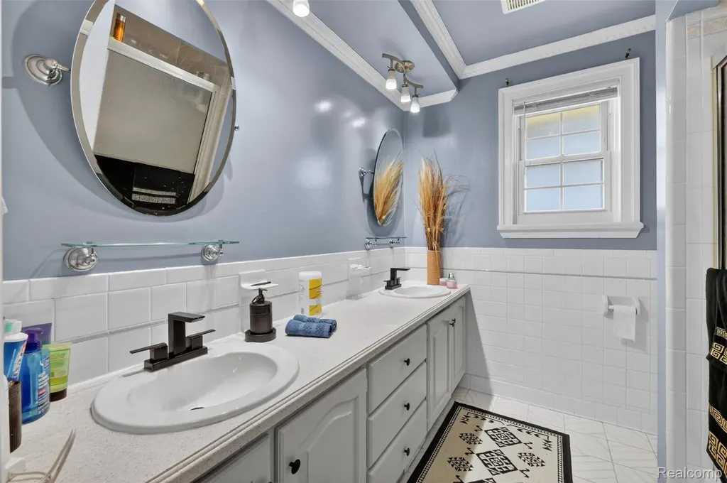 38031 Charwood Drive Sterling Heights City MI 48312