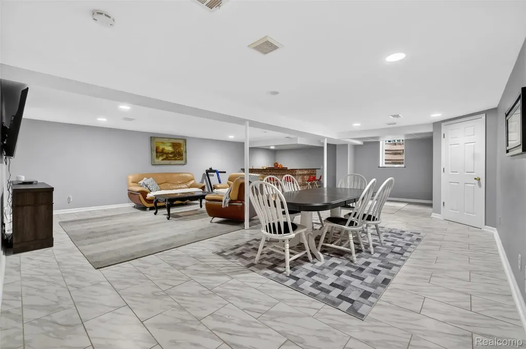 38031 Charwood Drive Sterling Heights City MI 48312