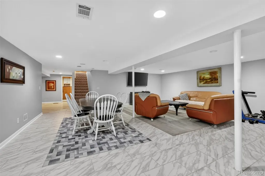 38031 Charwood Drive Sterling Heights City MI 48312