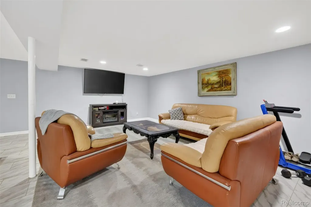 38031 Charwood Drive Sterling Heights City MI 48312