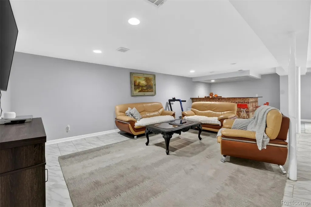 38031 Charwood Drive Sterling Heights City MI 48312