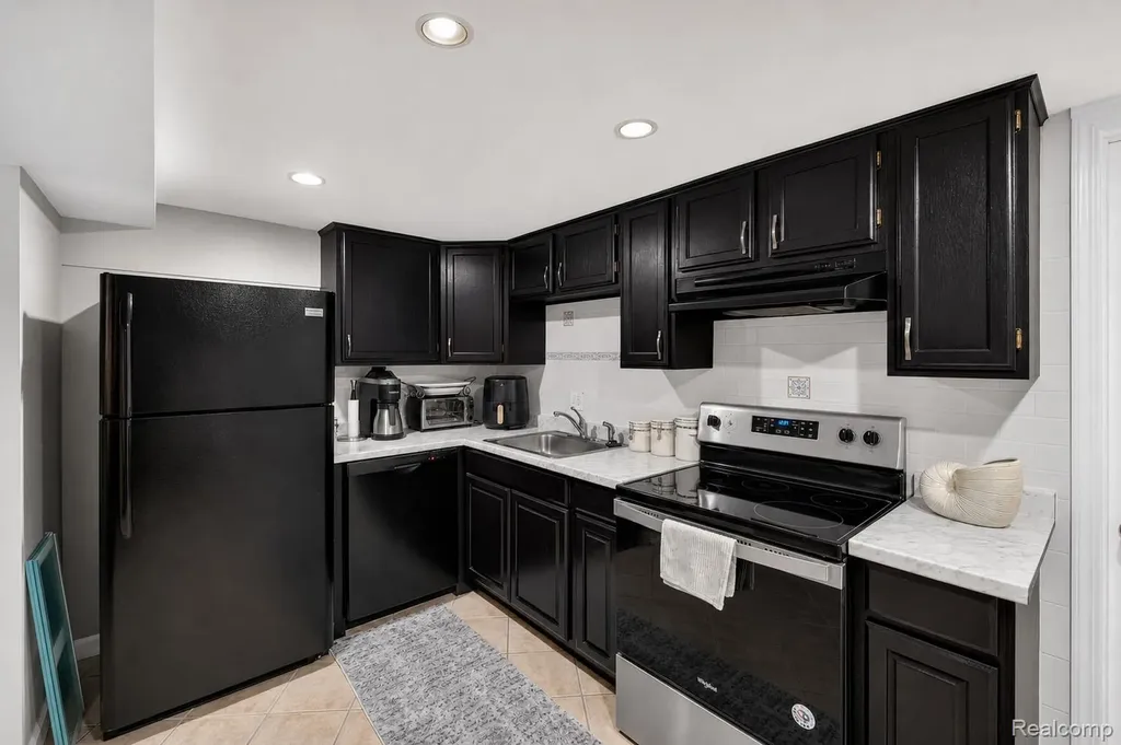 38031 Charwood Drive Sterling Heights City MI 48312