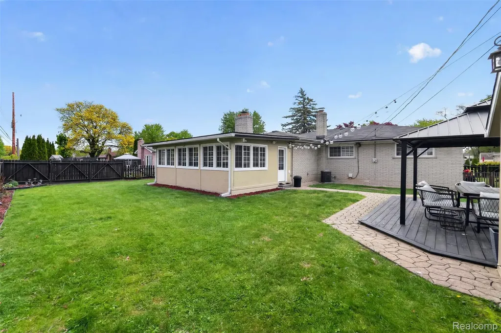 38031 Charwood Drive Sterling Heights City MI 48312