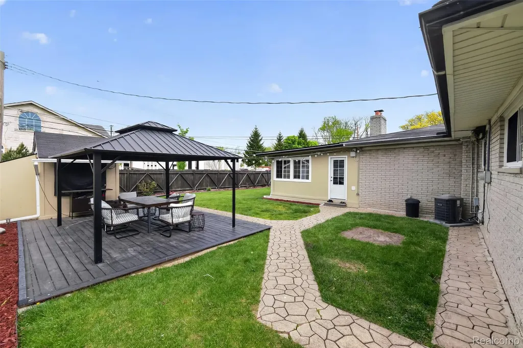 38031 Charwood Drive Sterling Heights City MI 48312
