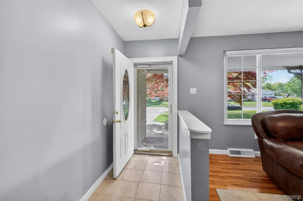 38031 Charwood Drive Sterling Heights City MI 48312