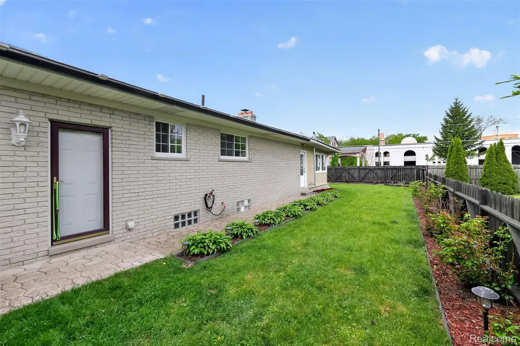 38031 Charwood Drive Sterling Heights City MI 48312