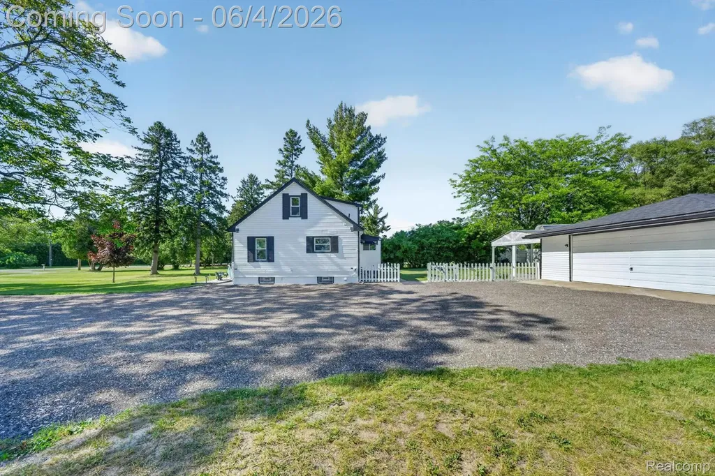 2861 John R Road Rochester Hills City MI 48307
