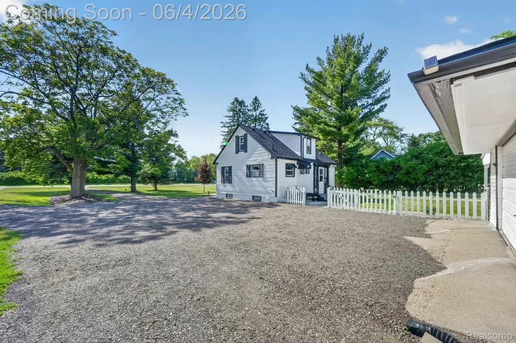 2861 John R Road Rochester Hills City MI 48307