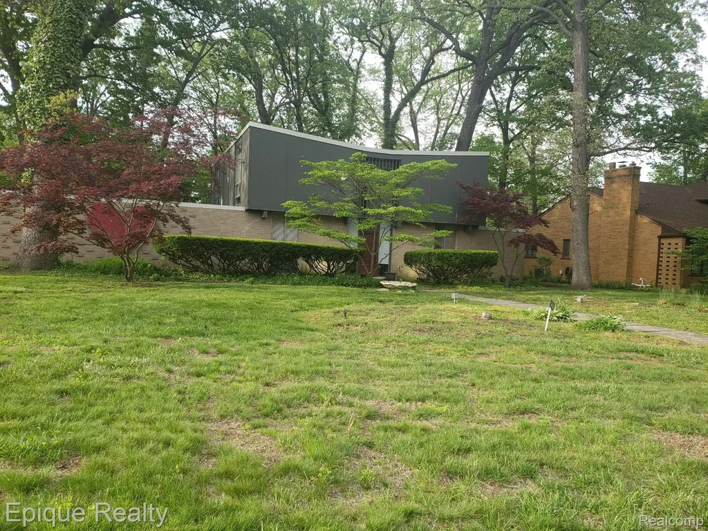 1470 Strathcona Drive Detroit City MI 48203