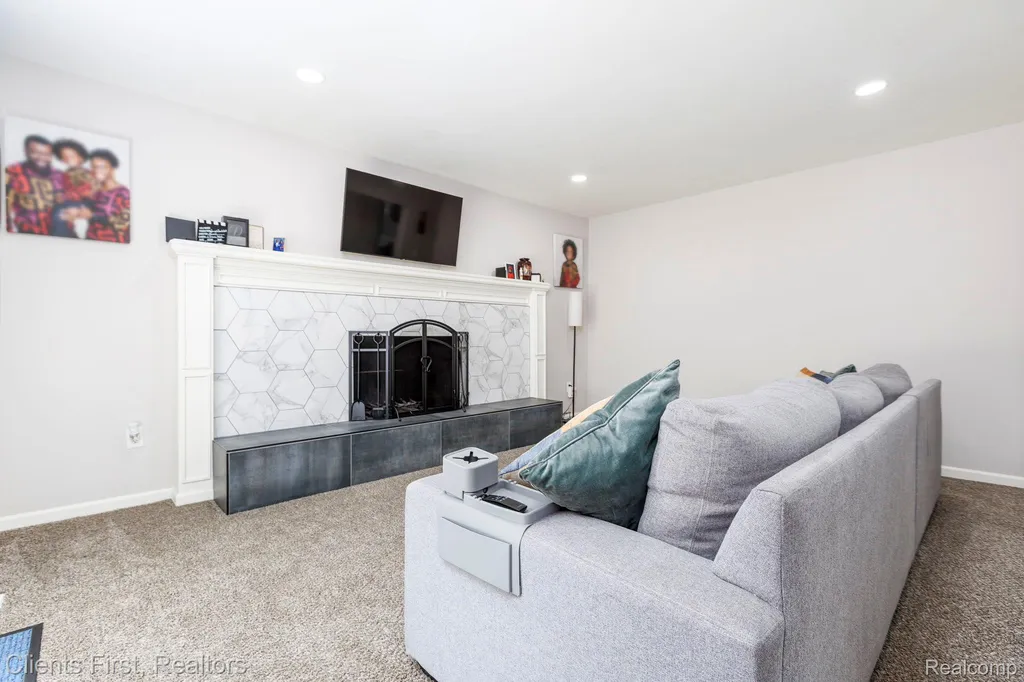 36515 Vicary Lane Farmington City MI 48335