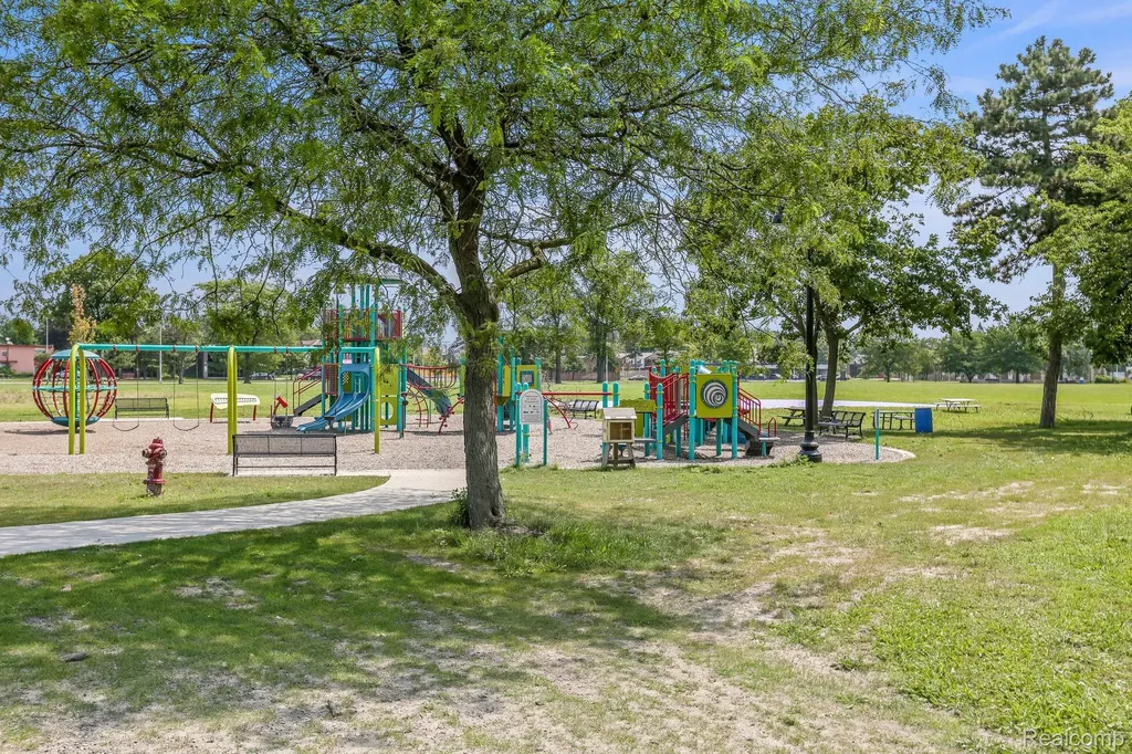 20455 Picadilly Road Detroit City MI 48221