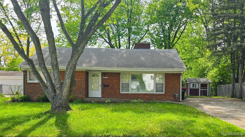 28291 Pierce Street Southfield City MI 48076