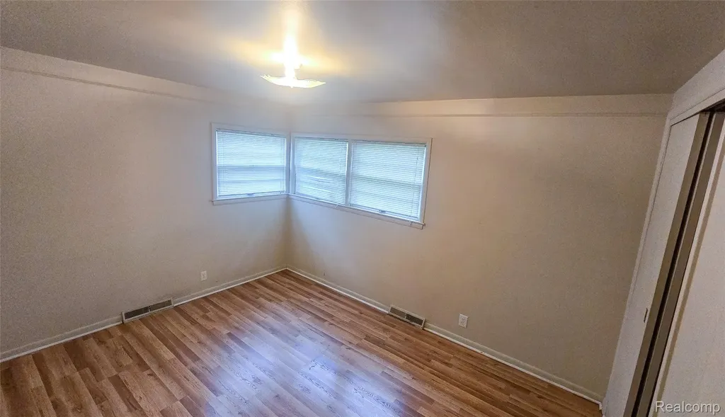 28291 Pierce Street Southfield City MI 48076