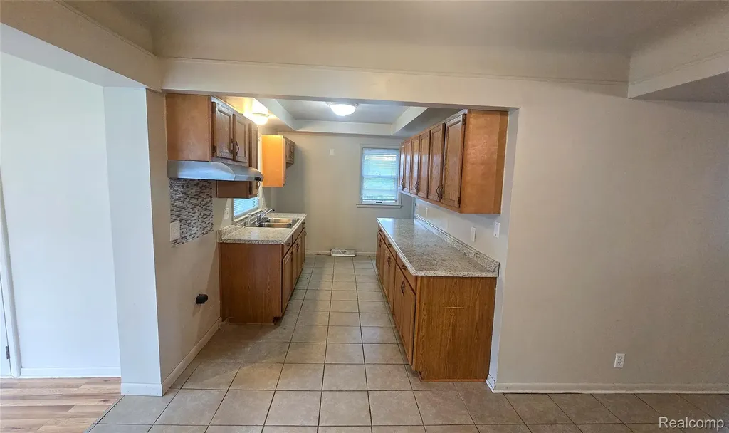 28291 Pierce Street Southfield City MI 48076