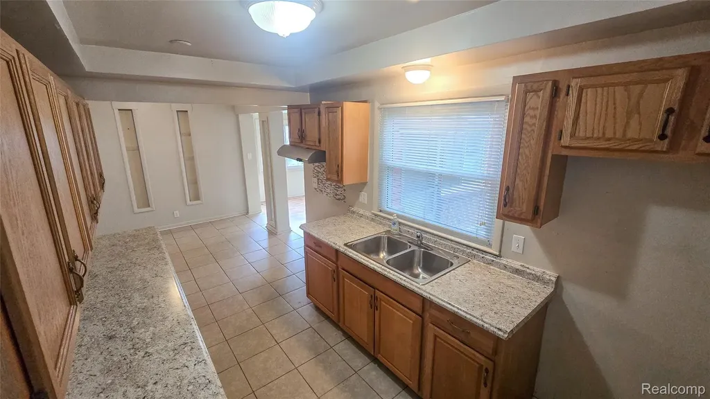 28291 Pierce Street Southfield City MI 48076