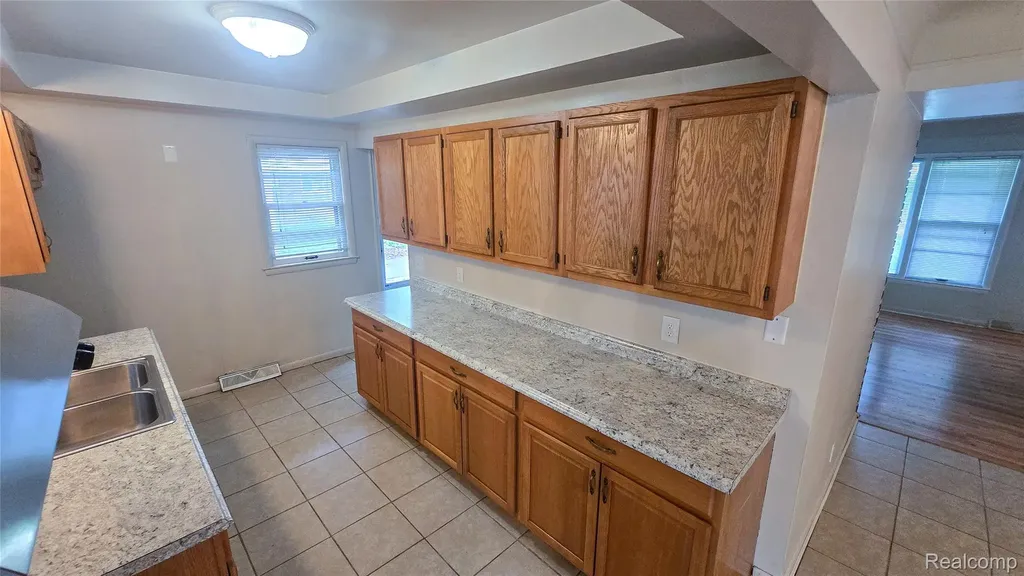 28291 Pierce Street Southfield City MI 48076