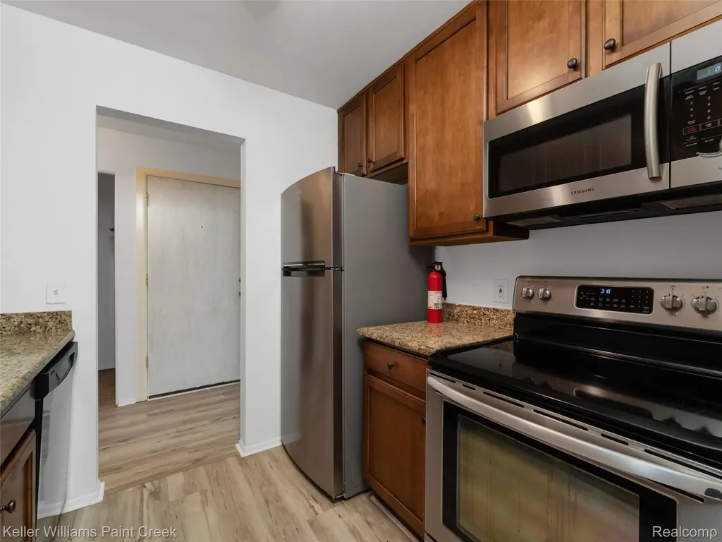 685 E Fox Hills Drive Bloomfield Hills City MI 48304