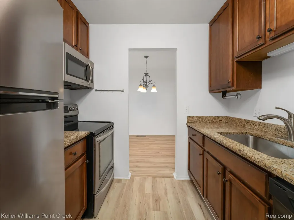 685 E Fox Hills Drive Bloomfield Hills City MI 48304