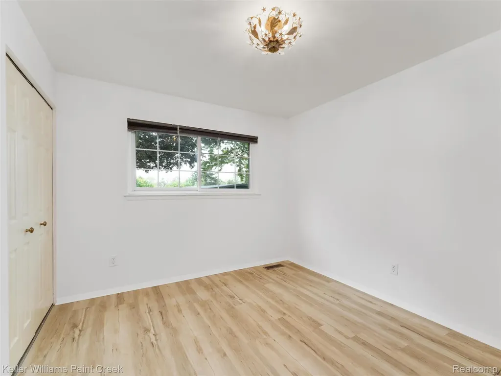 685 E Fox Hills Drive Bloomfield Hills City MI 48304