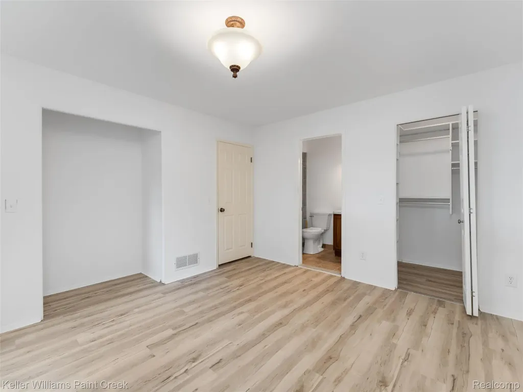 685 E Fox Hills Drive Bloomfield Hills City MI 48304