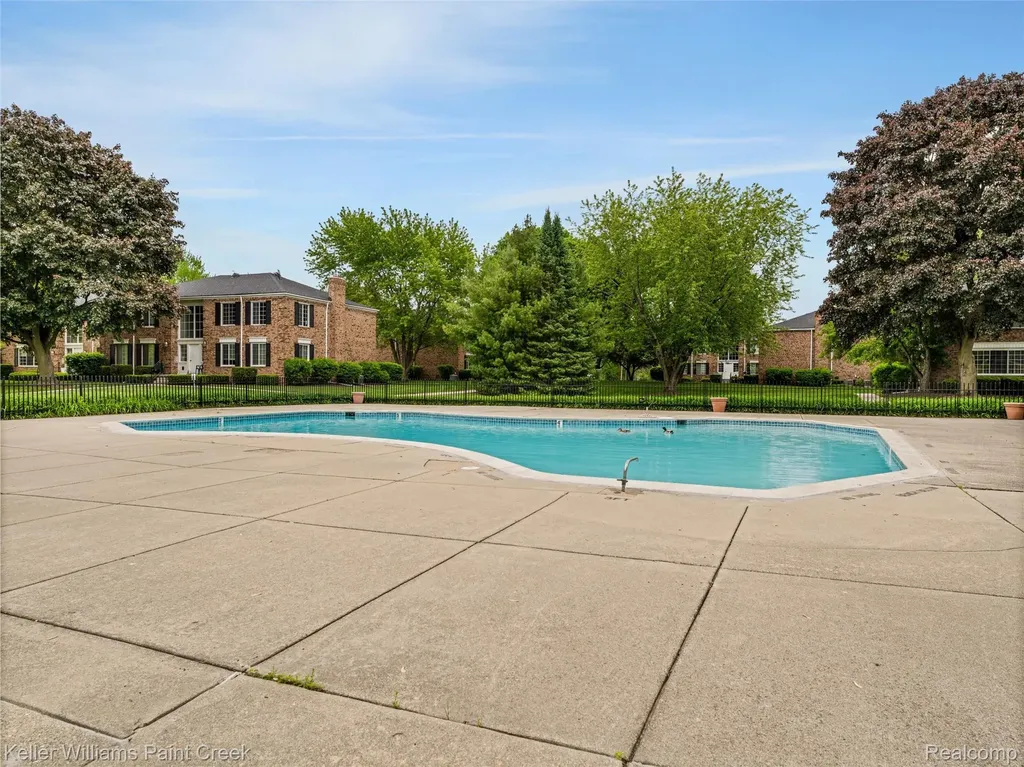 685 E Fox Hills Drive Bloomfield Hills City MI 48304