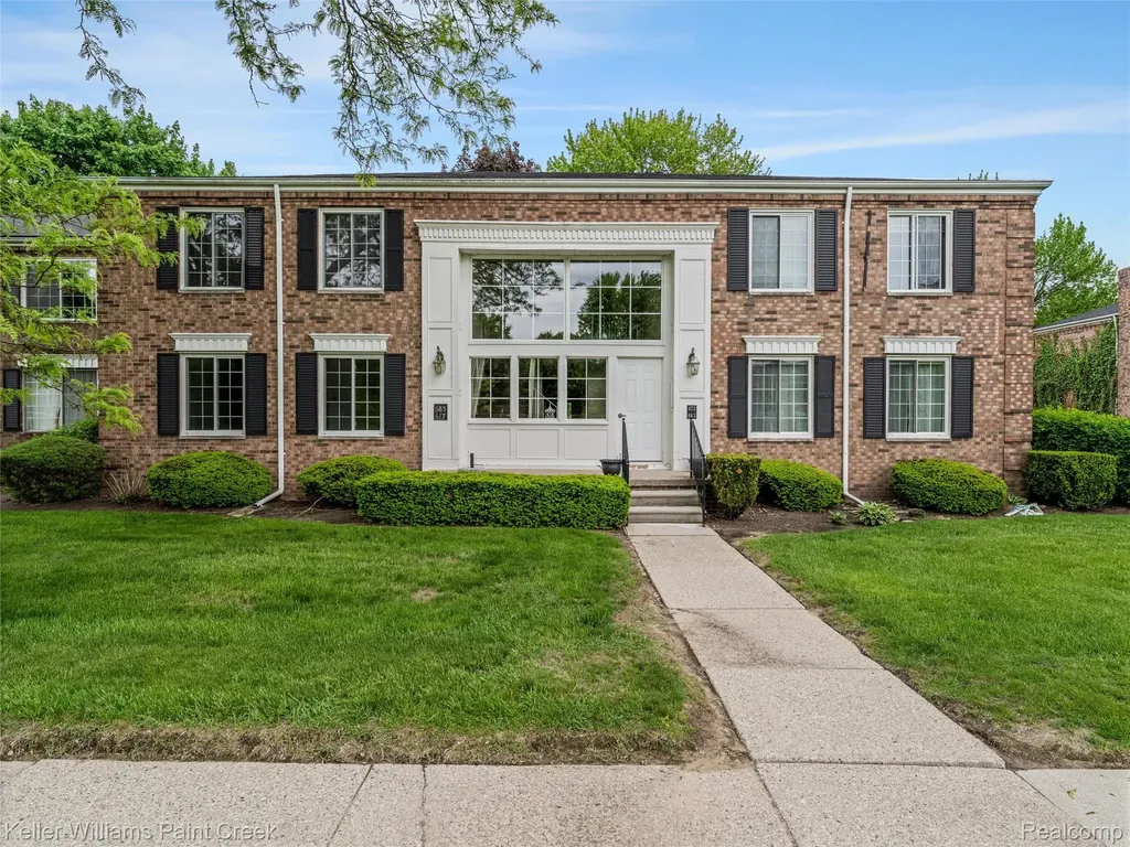 685 E Fox Hills Drive Bloomfield Hills City MI 48304