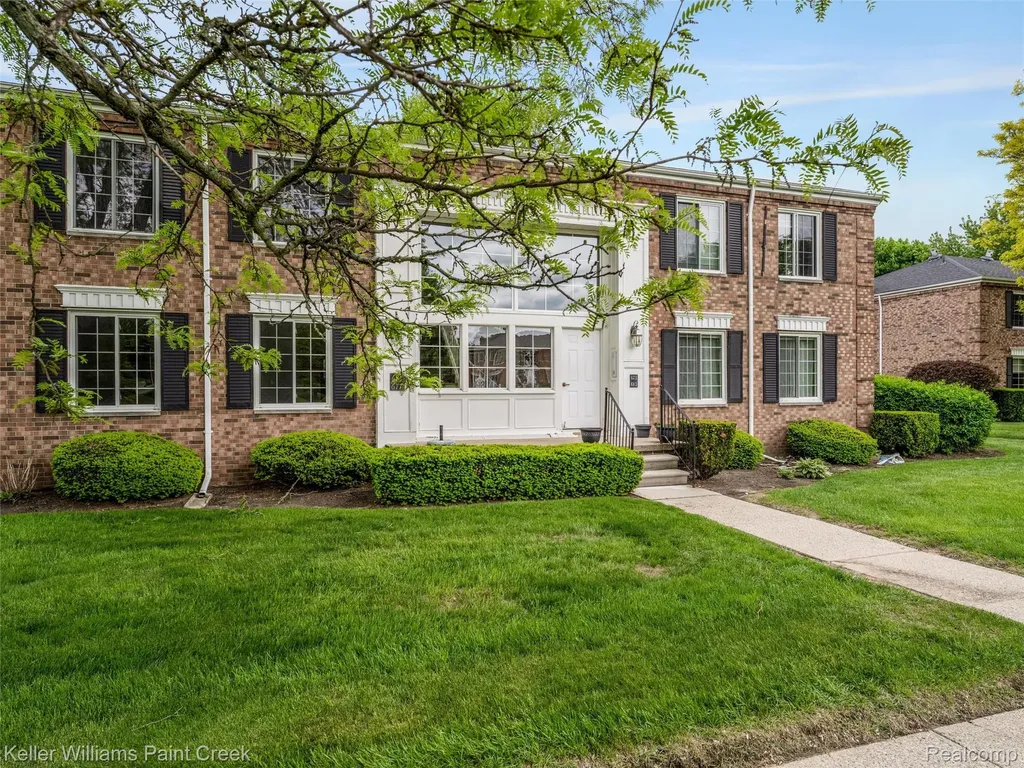 685 E Fox Hills Drive Bloomfield Hills City MI 48304