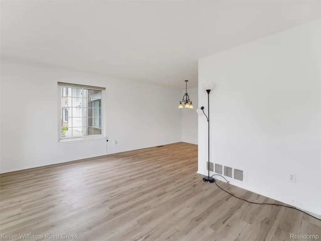 685 E Fox Hills Drive Bloomfield Hills City MI 48304