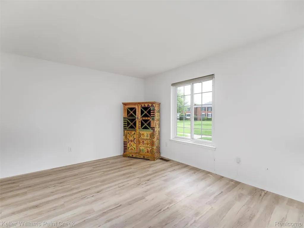 685 E Fox Hills Drive Bloomfield Hills City MI 48304