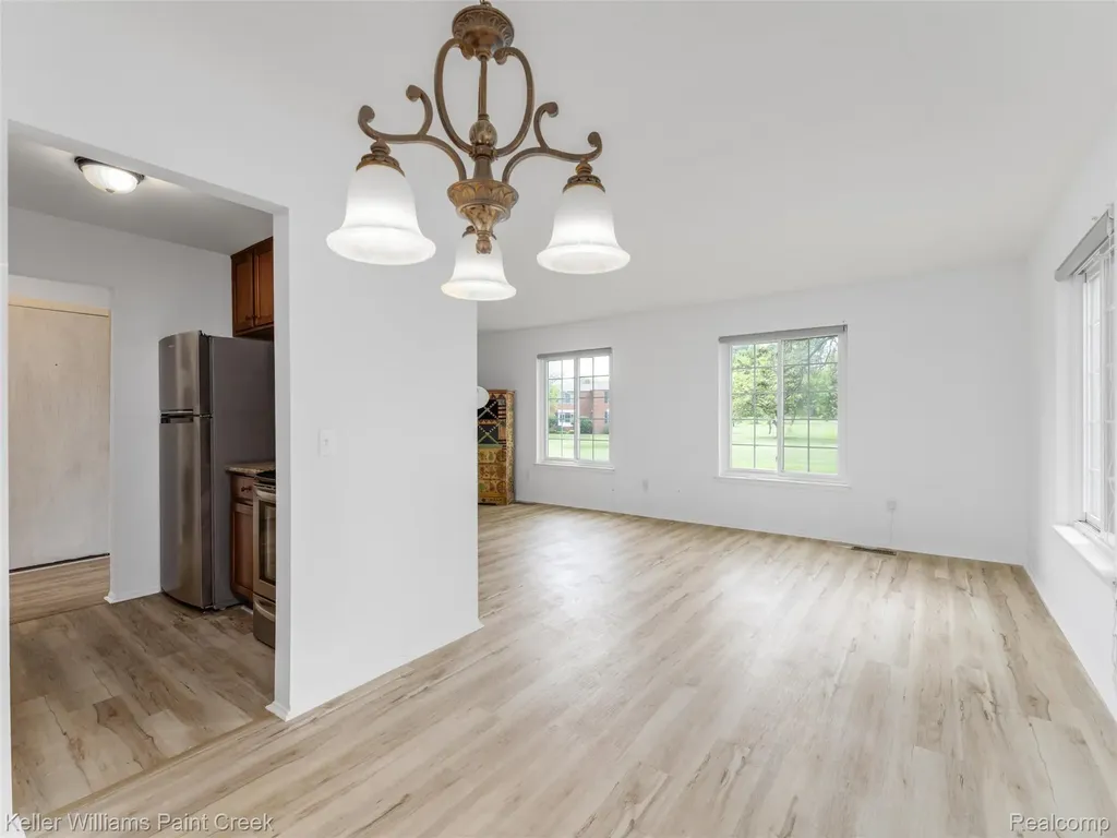 685 E Fox Hills Drive Bloomfield Hills City MI 48304