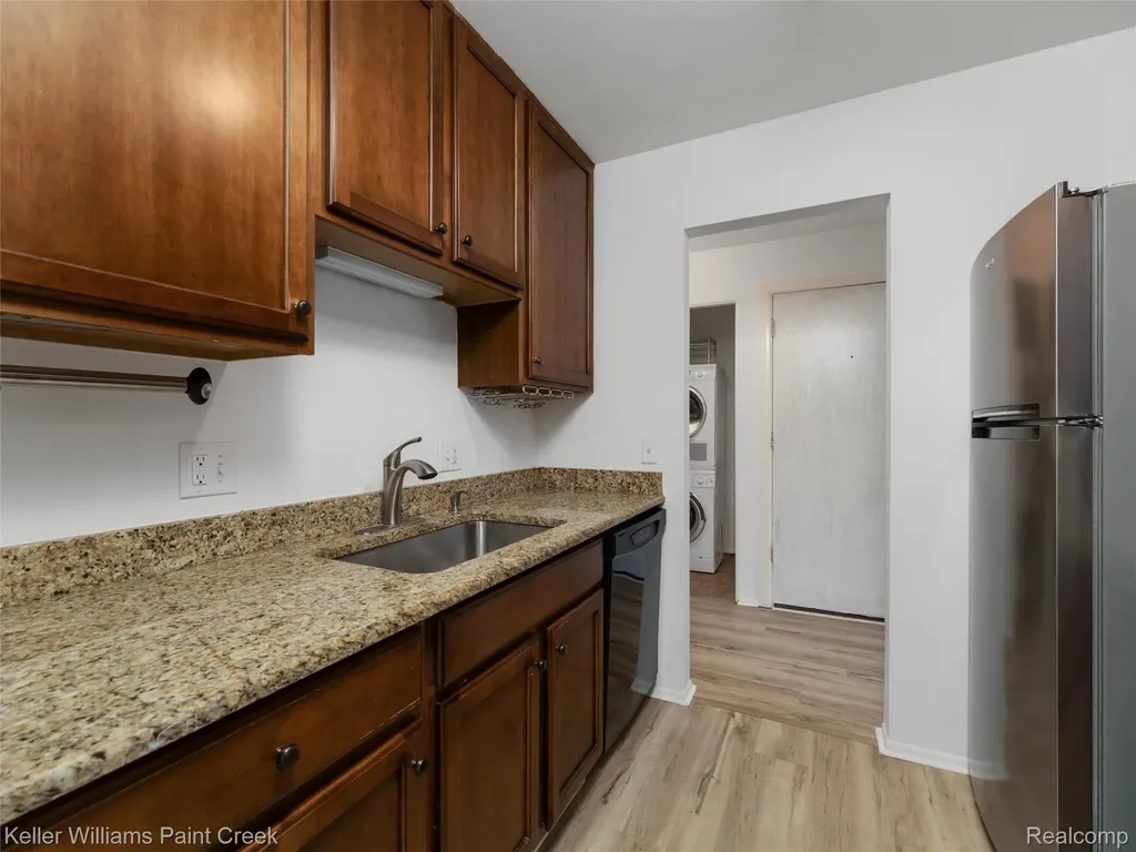 685 E Fox Hills Drive Bloomfield Hills City MI 48304