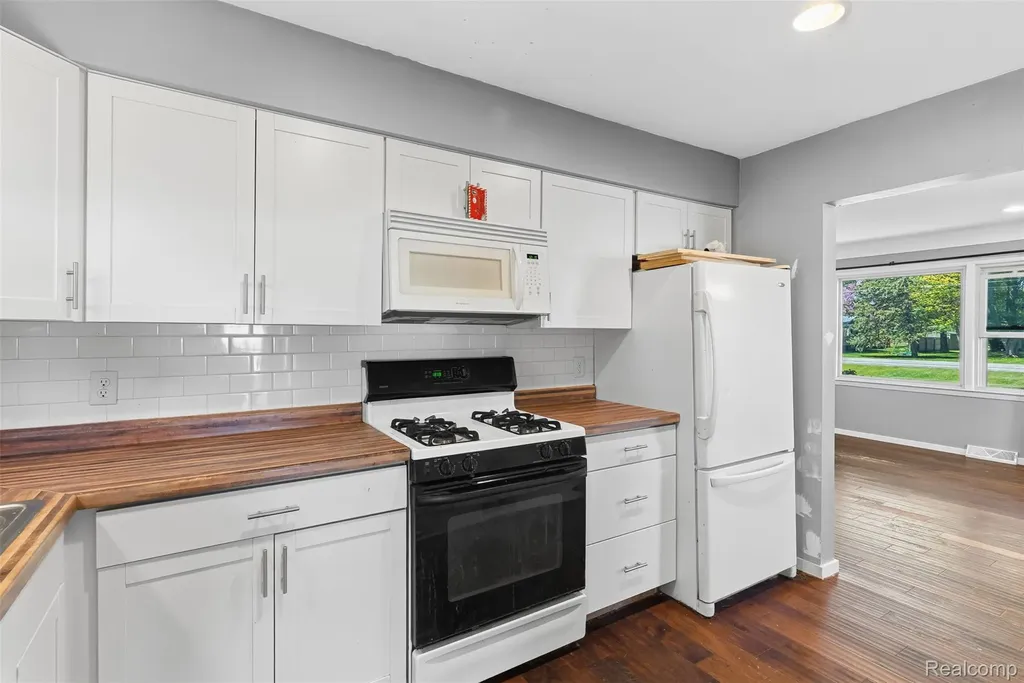 7230 N Center Road Genesee Charter Township MI 48458