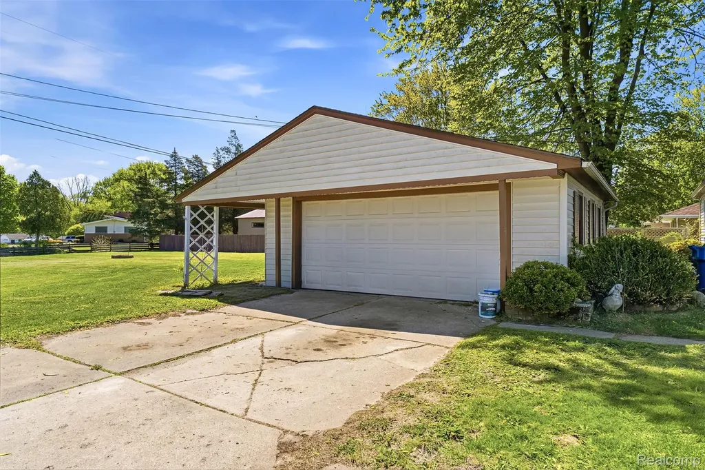 7230 N Center Road Genesee Charter Township MI 48458