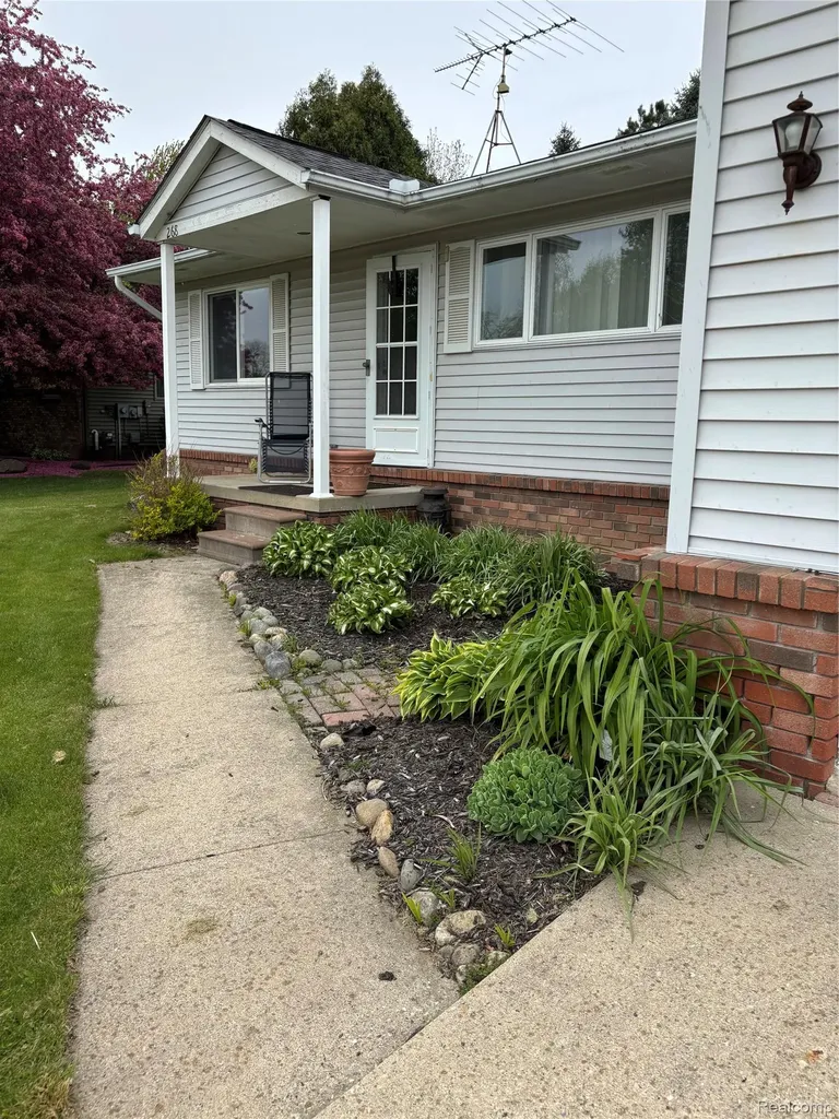 268 Jonathon Drive Almont Village MI 48003