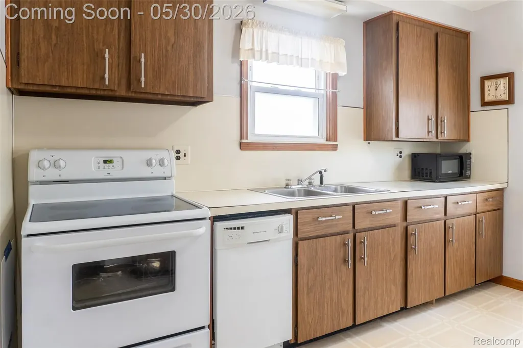 4156 Burns Avenue Lincoln Park City MI 48146