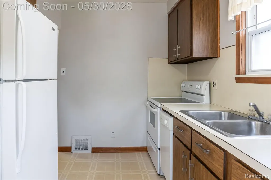 4156 Burns Avenue Lincoln Park City MI 48146