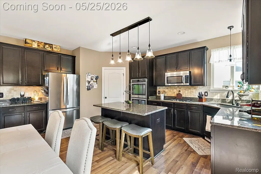 695 Dennison Court Oakland Charter Township MI 48363