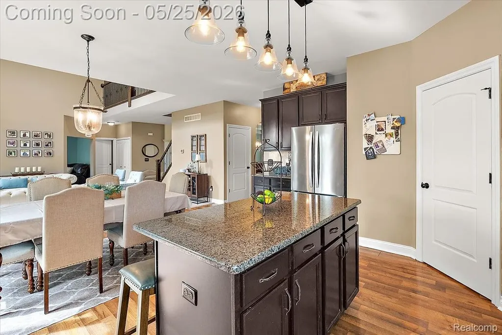 695 Dennison Court Oakland Charter Township MI 48363
