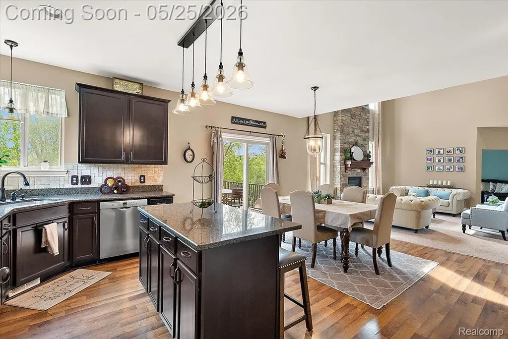 695 Dennison Court Oakland Charter Township MI 48363