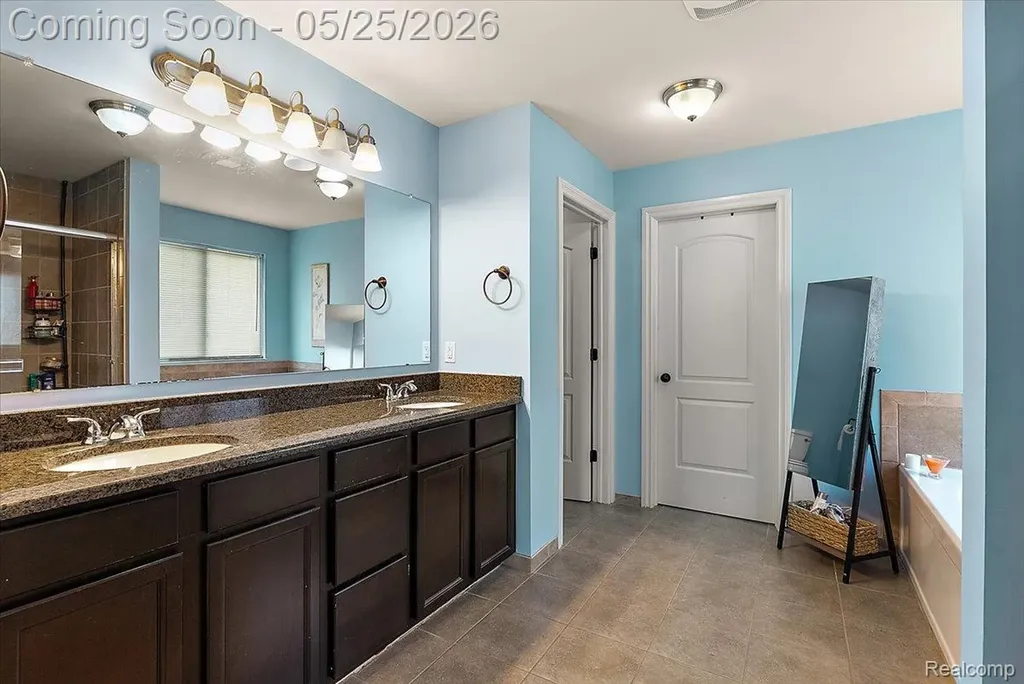 695 Dennison Court Oakland Charter Township MI 48363