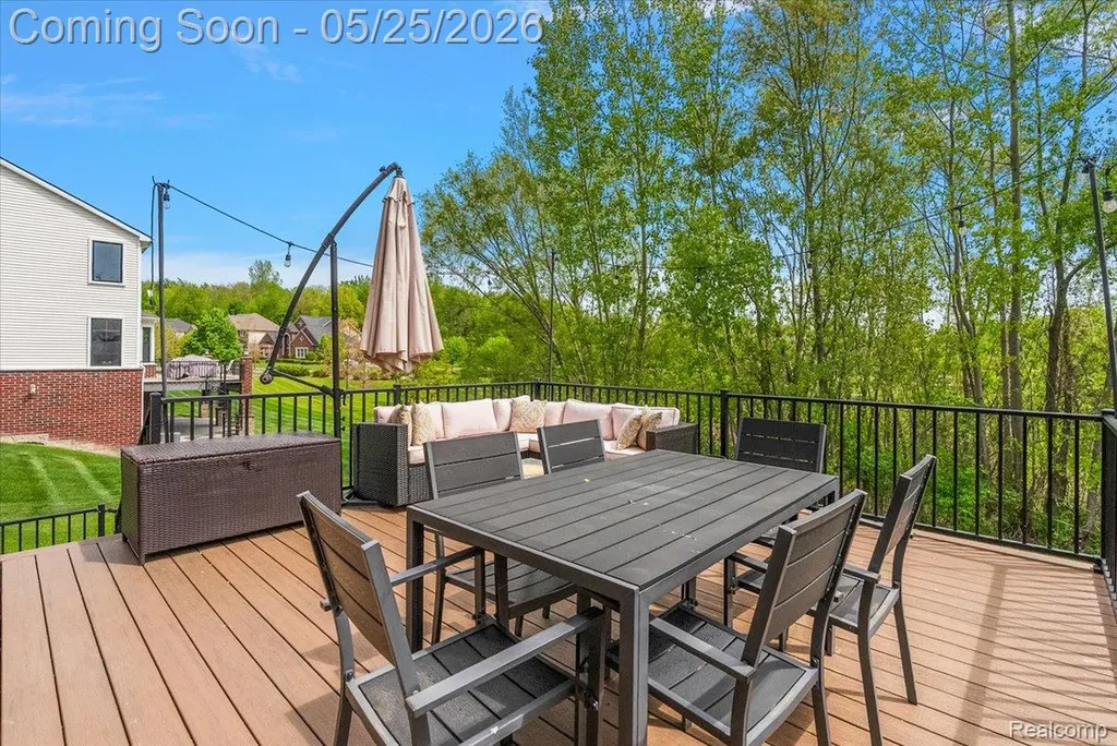 695 Dennison Court Oakland Charter Township MI 48363