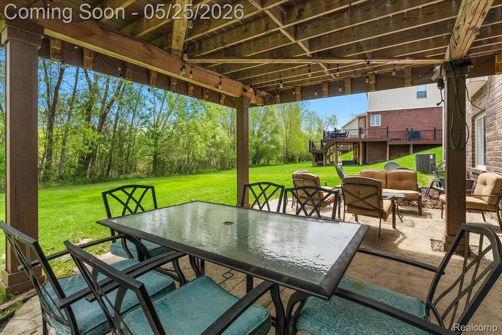 695 Dennison Court Oakland Charter Township MI 48363
