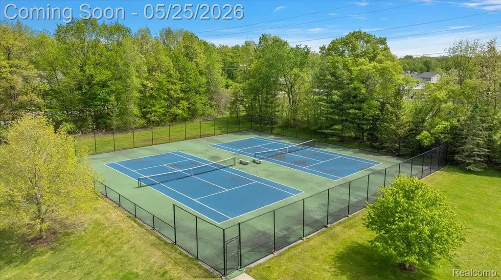 695 Dennison Court Oakland Charter Township MI 48363