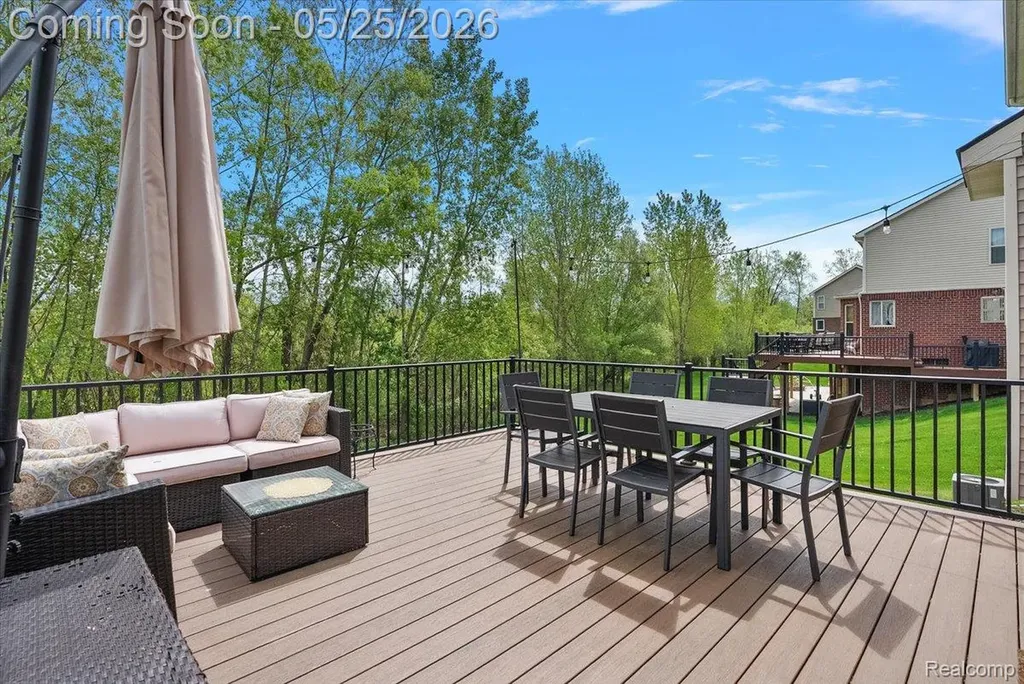 695 Dennison Court Oakland Charter Township MI 48363