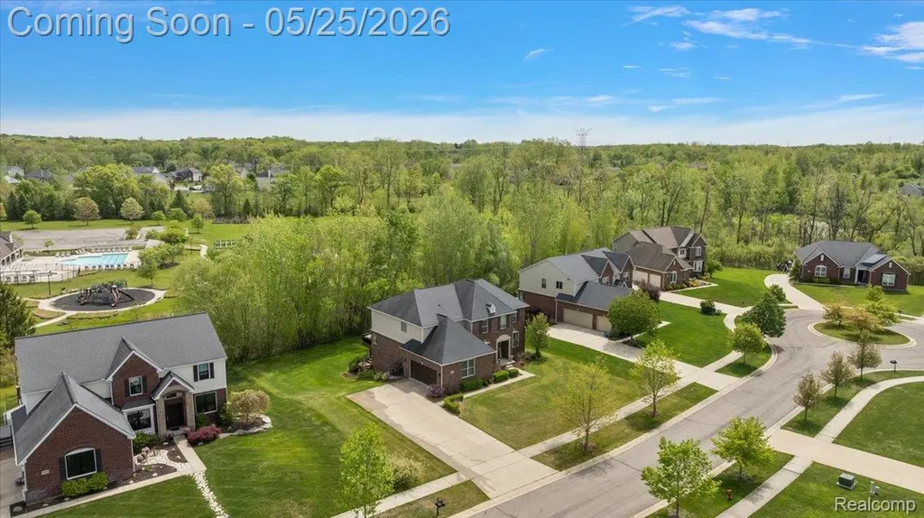 695 Dennison Court Oakland Charter Township MI 48363