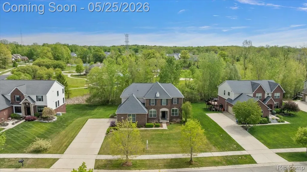 695 Dennison Court Oakland Charter Township MI 48363