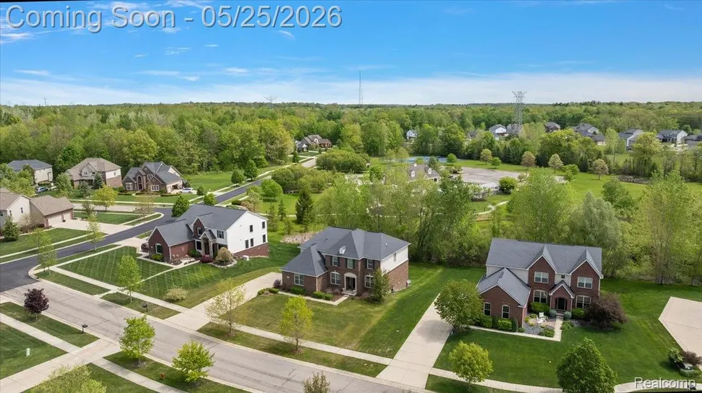 695 Dennison Court Oakland Charter Township MI 48363