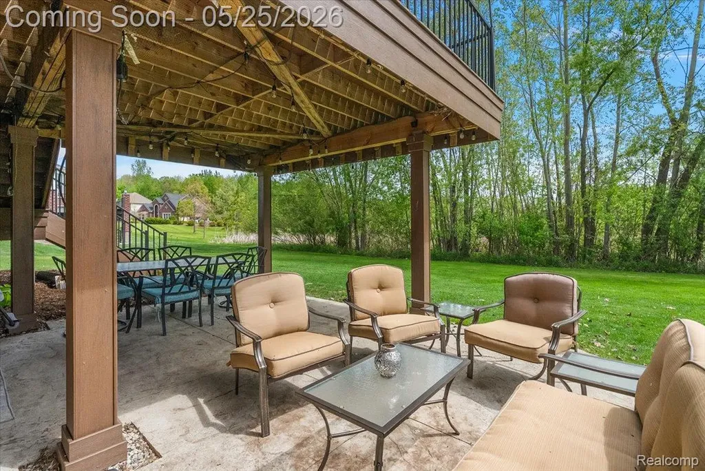 695 Dennison Court Oakland Charter Township MI 48363