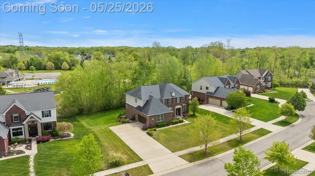 695 Dennison Court Oakland Charter Township MI 48363