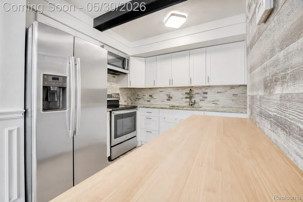 38568 Capetown Court Clinton Charter Township MI 48038